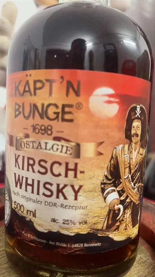 Flasche Käpt'n Bunge Kirsch-Whisky aus der Reihe Ostalgie